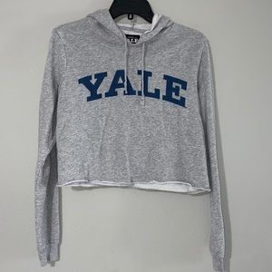 Yale cropped long sleeve hoodie